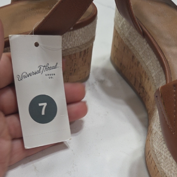 Universal Thread Brown Wedge Sandals Sz 7 New With Tag - Picture 6 of 9
